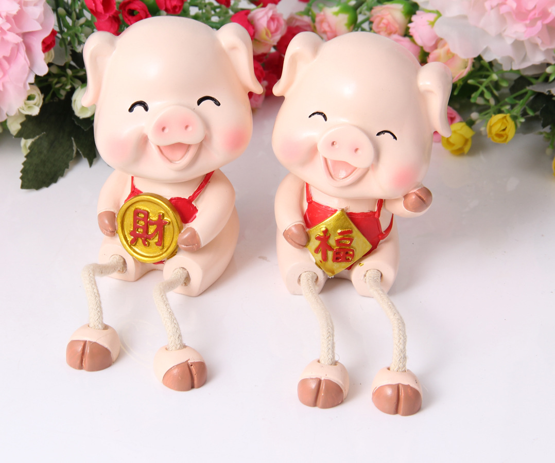 新款家居裝飾新風(fēng)尚 解析吊腳福財(cái)豬樹(shù)脂擺件與存錢(qián)罐的批發(fā)商機(jī)